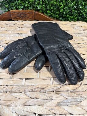 Women’s Grandoe Black Leather Fur lined Gloves - Sleek Everyday Style